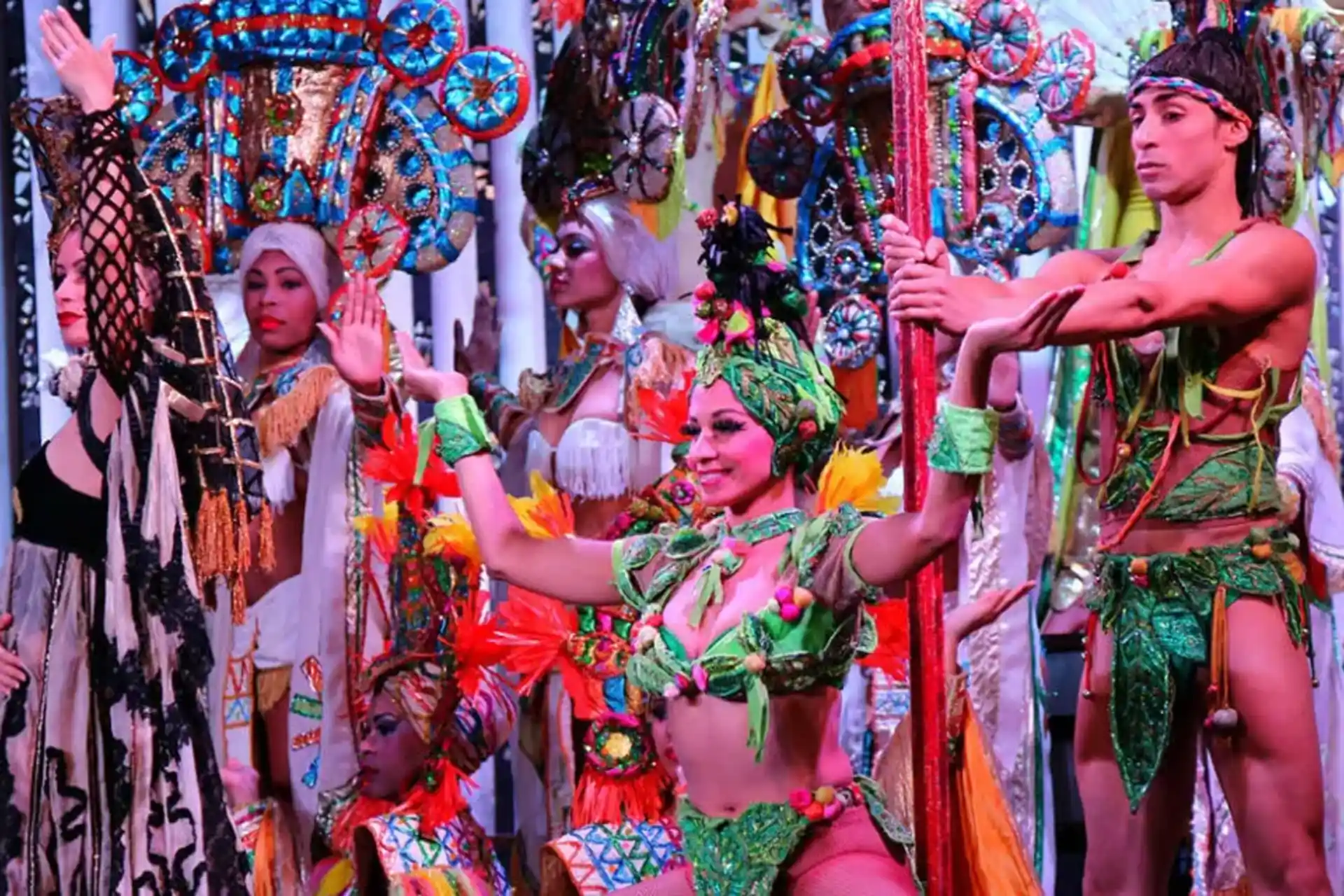 Cabaret Parisien dancers