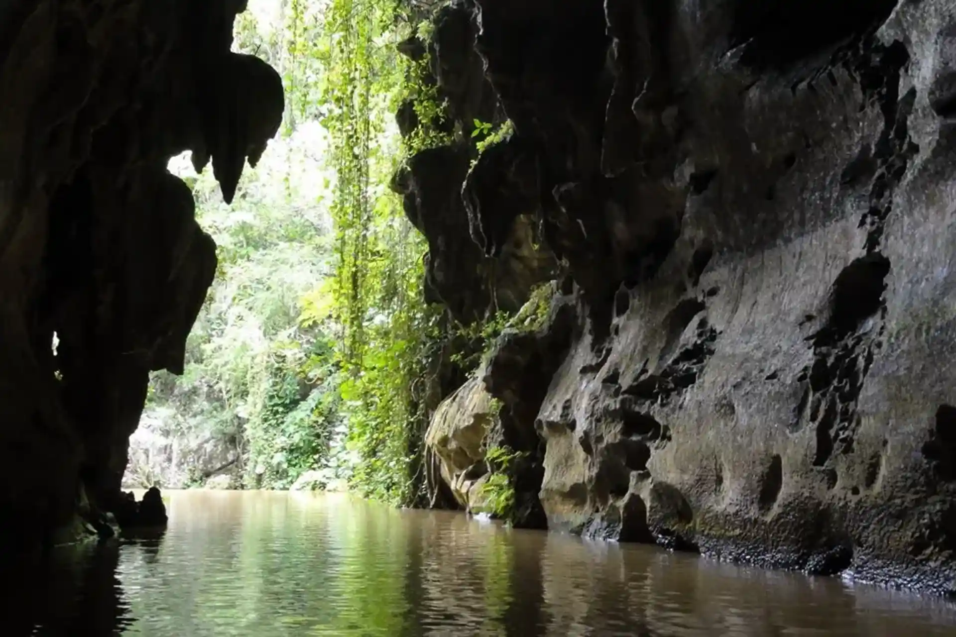 Natural entrance to the Cueva del Indio
